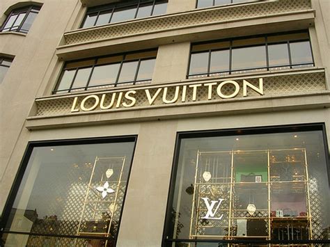 negozio louis vuitton valle d'aosta|Cerca i negozi Louis Vuitton in Italy .